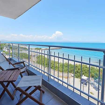 Family Regata 포마리